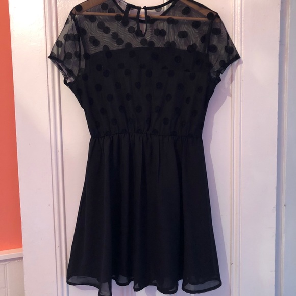 Super cute and comfortable little black dress - Picture 2 of 5